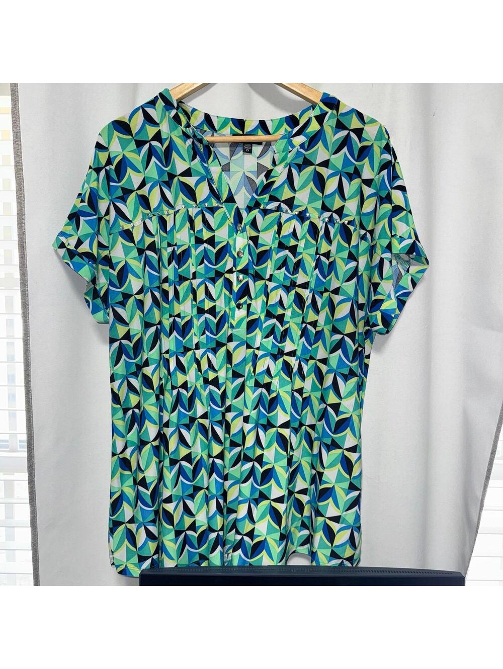 Geometric Print Short-Sleeve Women's Top - Blue/Green